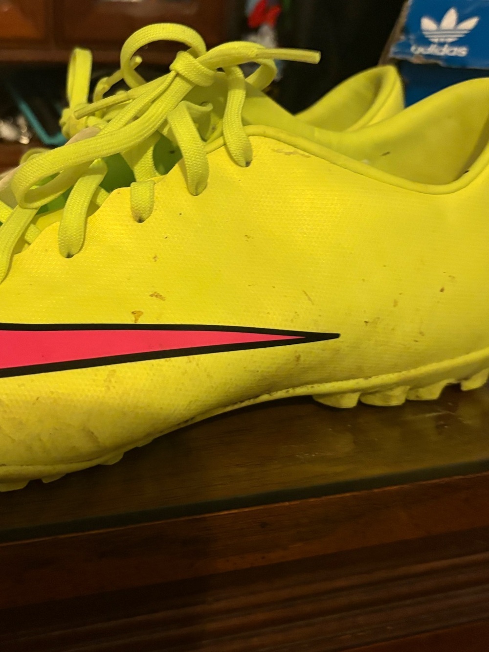 Nike Women’s Neon Yellow Soccer Cleats with Pink Swoosh - Picture 5 of 6